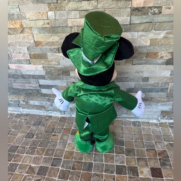 St Patrick’s day Disney Mickey Mouse door greater - Picture 2 of 2